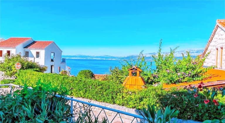Holiday apartment with terrace & BBQ — photo 4