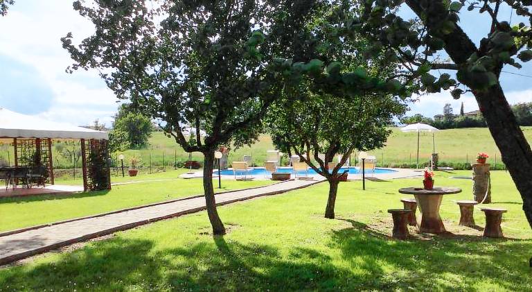 Charming farm with pool, garden & barbeque | Pets allowed — photo 4
