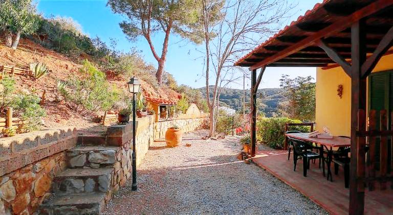 House with garden & BBQ — photo 4