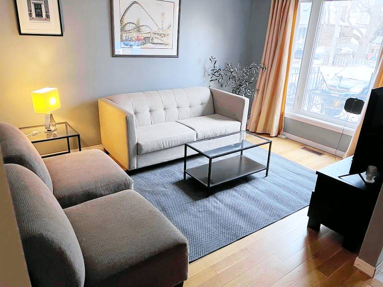 Apartment Upper Beaches