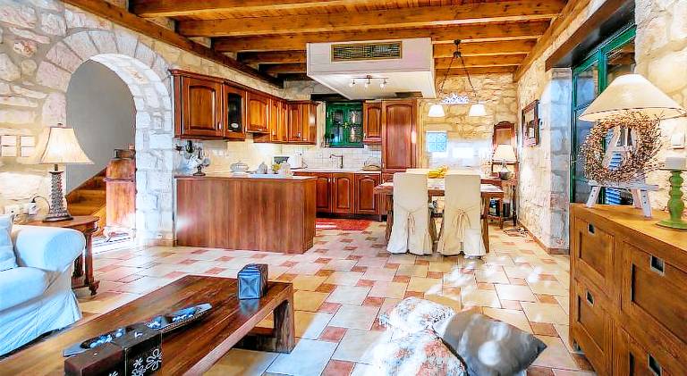 Villa with private pool, BBQ & hot tub | Good for workation — photo 4