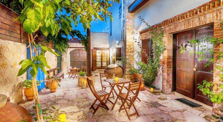 House with garden, jacuzzi & terrace — photo 4
