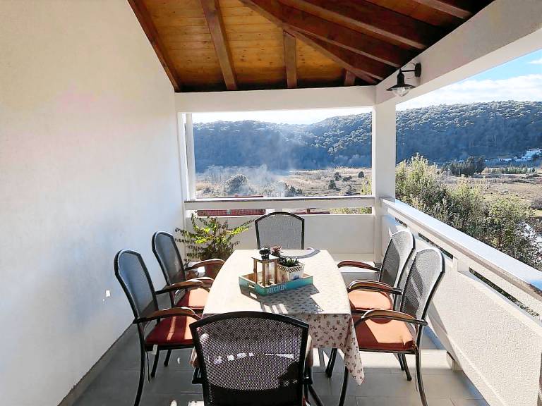 Rental apartment with yard, barbeque & terrace — photo 4
