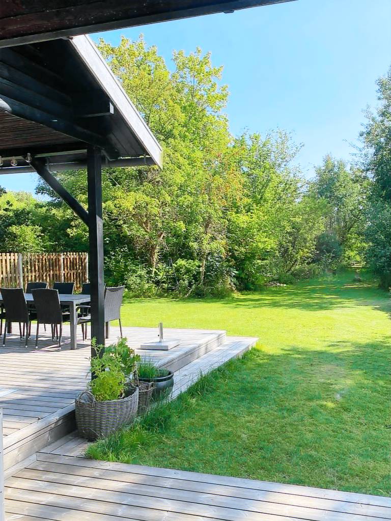 House with patio, garden & hot tub — photo 2