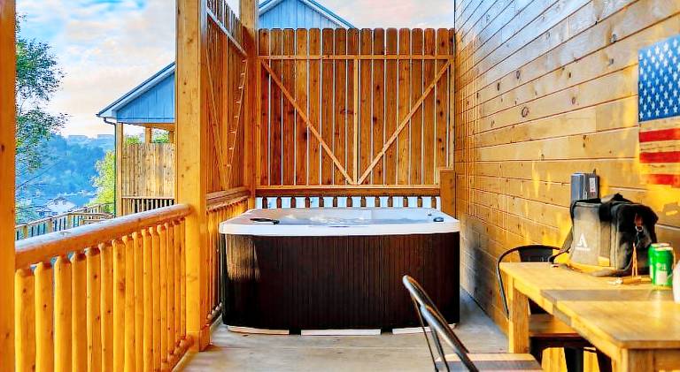 Beautiful vacation home with jacuzzi | Pets are welcome — photo 5