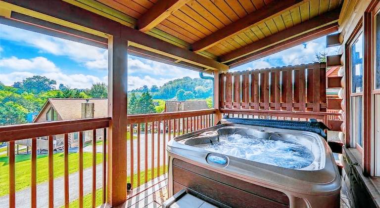 Vacation home with hot tub — photo 4