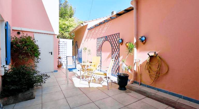 Rental apartment with terrace & garden — photo 4