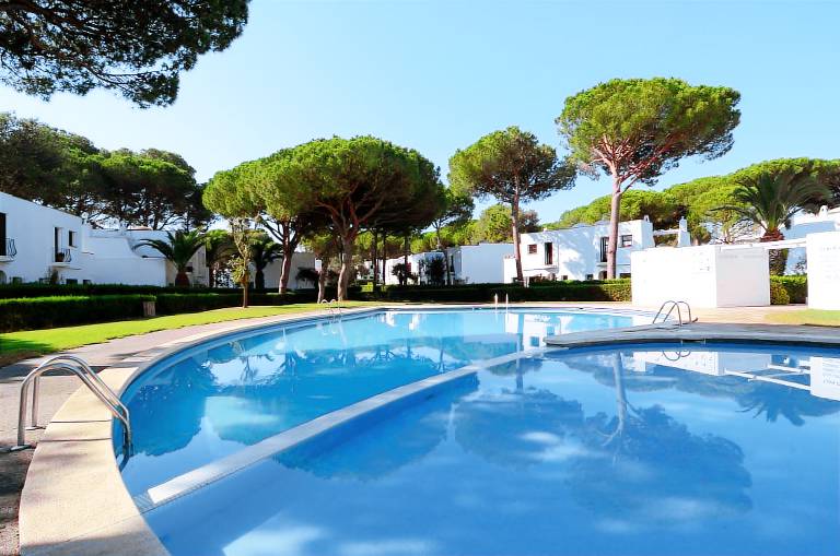 House with garden, pool & BBQ — photo 4