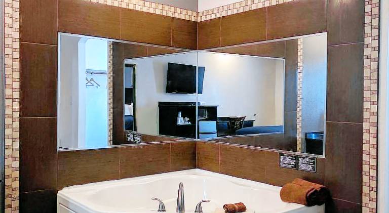 Americas Best Value Inn Brownsville — photo 2