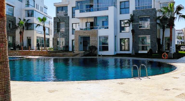 Apartment with pool — photo 3