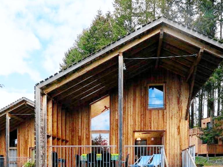 Chalet with patio — photo 3