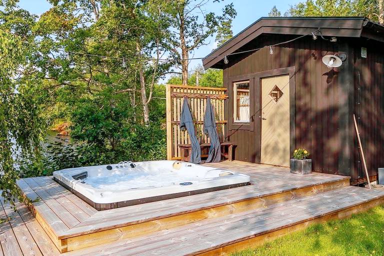 Småland pur – Ferienhaus in Alleinlage direkt am See mit Sauna, Jacuzzi & Orangerie — photo 5