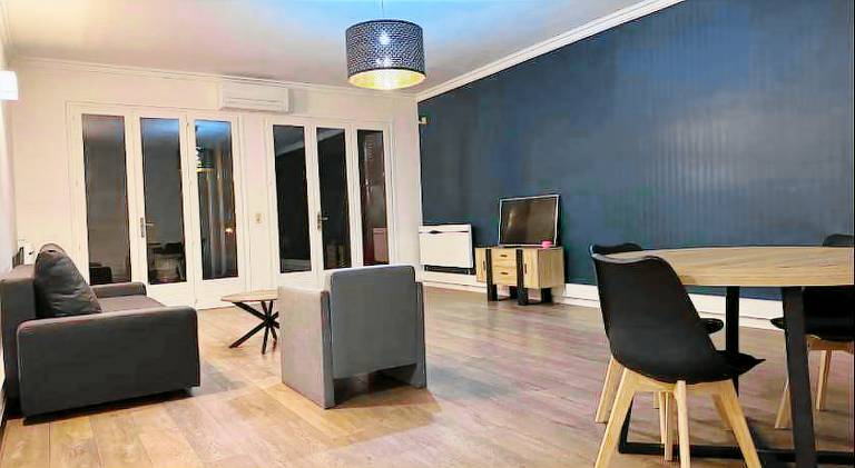 Elegant appartement calme et proche de Paris- Henri Mondor in Creteil
