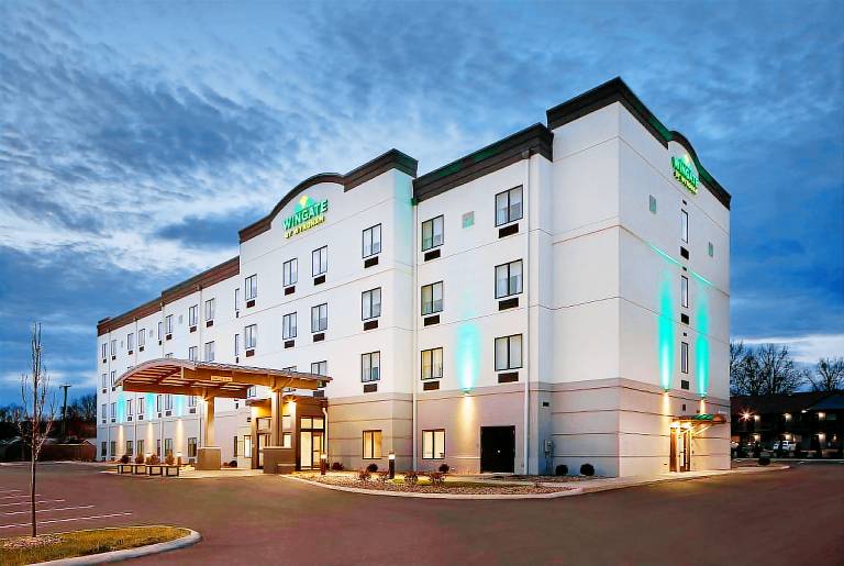 Wingate by Wyndham Hurricane WV — photo 2