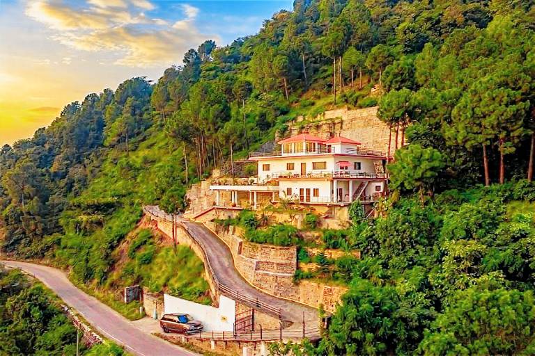 Villa Woodside Meadows by VEO - Part of StayVista in Solan