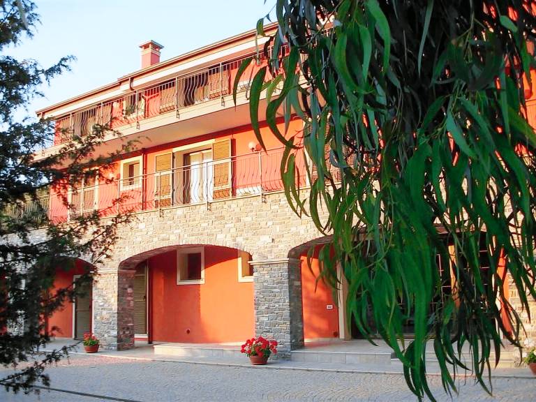 Beautiful holiday apartment with fast internet, patio & yard | Garden view | Pet-friendly in Laigueglia