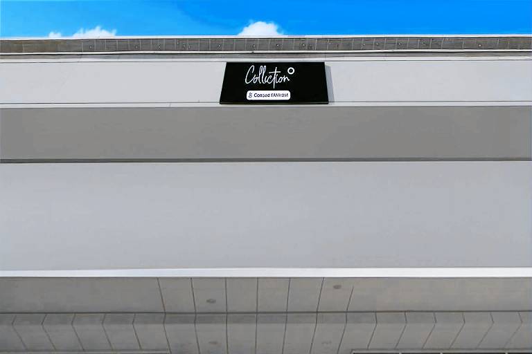 Super Collection O Sector 18 Metro station