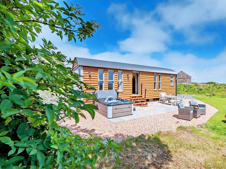 Nice cottage with hot tub | Pet-friendly in Tintagel