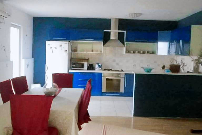 Holiday apartment with patio & barbeque | Sea view — photo 5