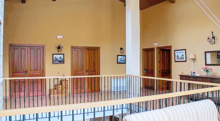 House with garden & patio — photo 4