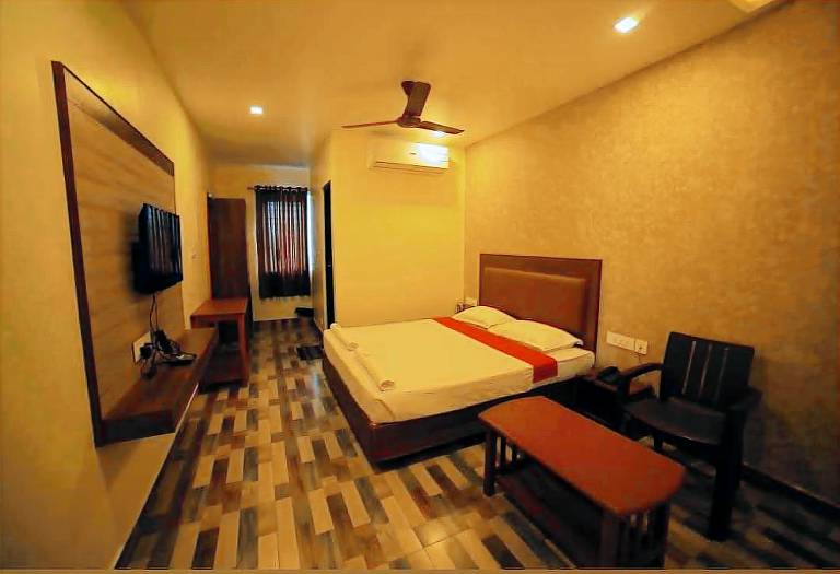 Hotel Sri Gowri Shankar Boarding & Lodging