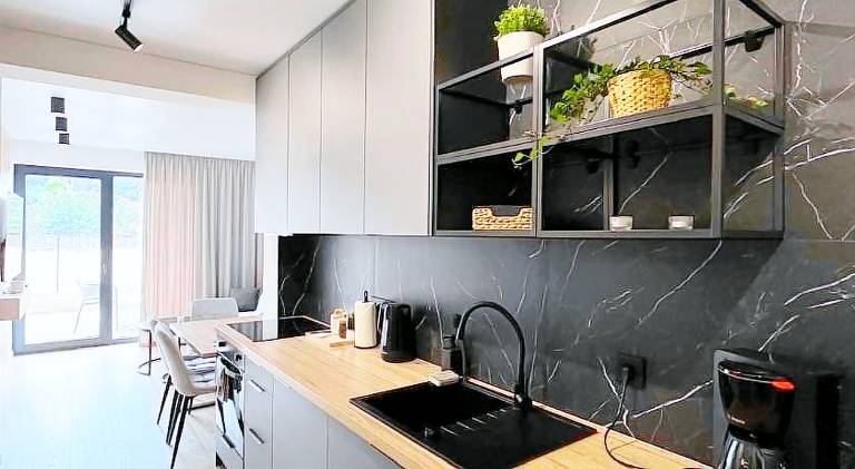 Apartment with terrace & yard — photo 4