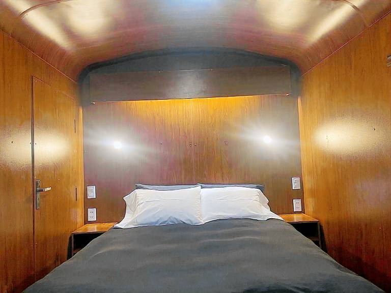 Onkel Inn Wagon Sleepbox in Uyuni