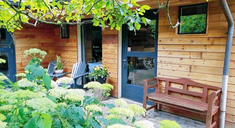 Lodge with barbeque, patio & yard — photo 4