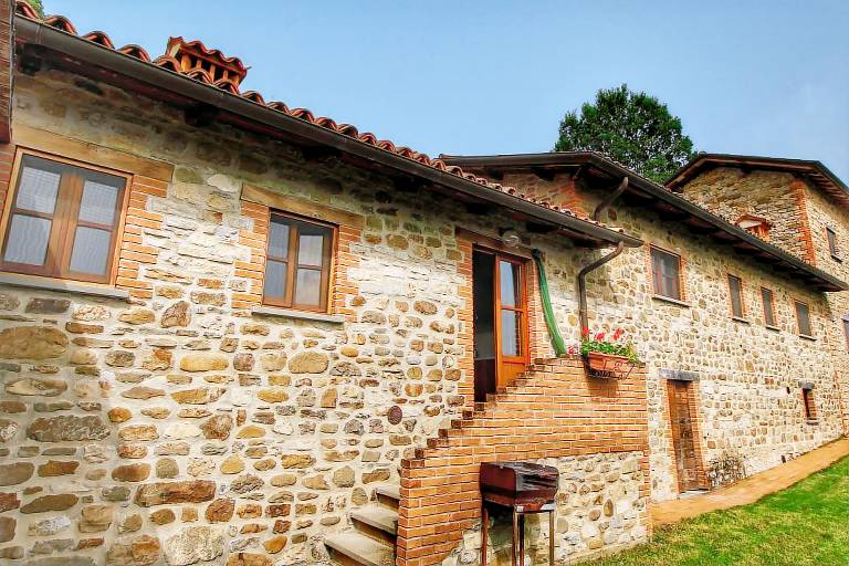 Farm with barbecue, pool & garden | Nature view in Monte Santa Maria Tiberina