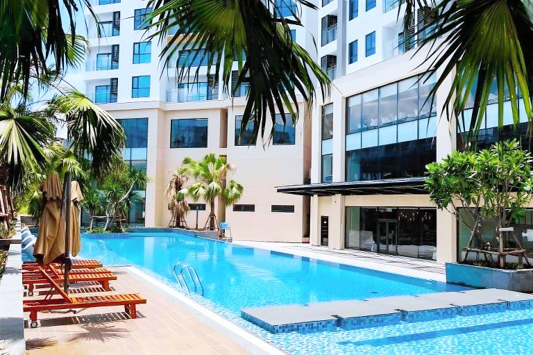 Serviced apartment with pool, hot tub & yard in Ha Long