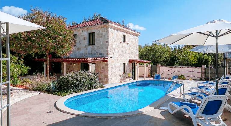 Vacation home with pool in Konavle