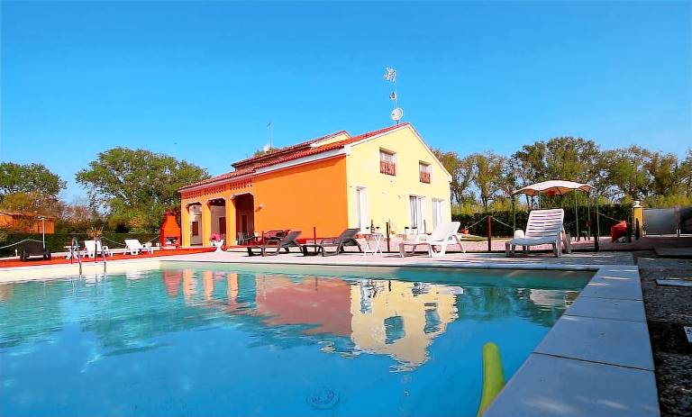 Villa  Correzzola
