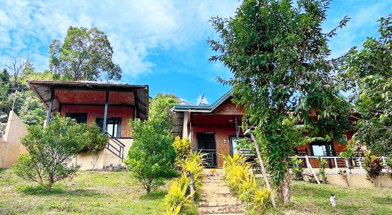 Rental apartment with garden & terrace in El Nido