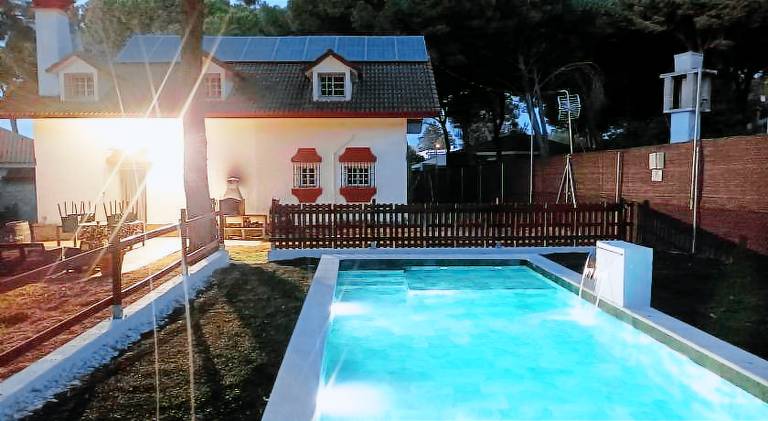 House with yard, patio & grill — photo 3