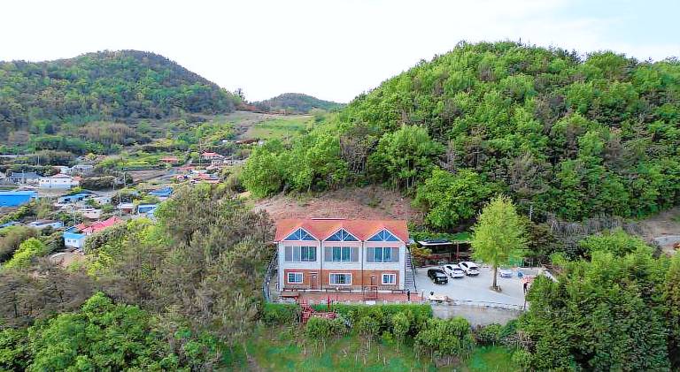 Lovely house with terrace, pool & barbeque | Pet-friendly — photo 4