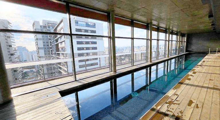 Apartment with pool — photo 4