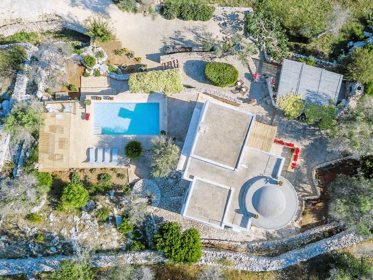 Vacation home with private pool, yard & grill — photo 4