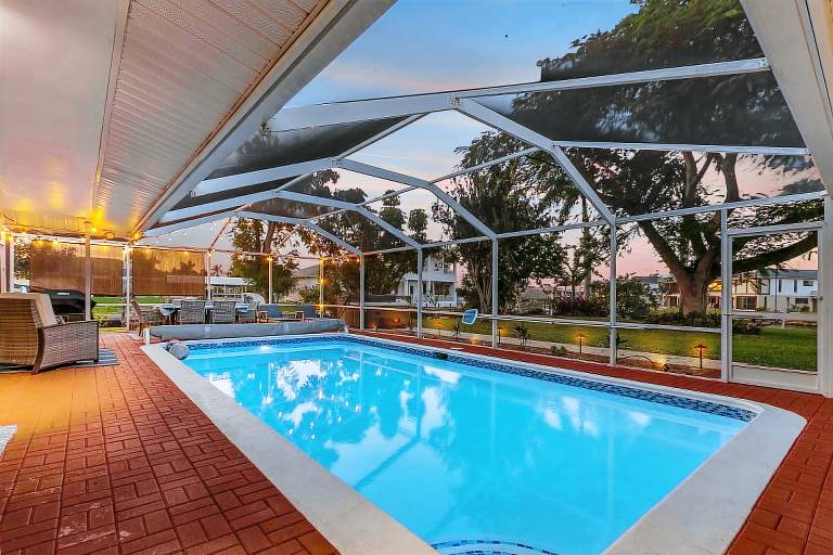 Family-friendly charming vacation home with private pool, barbecue & garden | Water view | Pets allowed — photo 2
