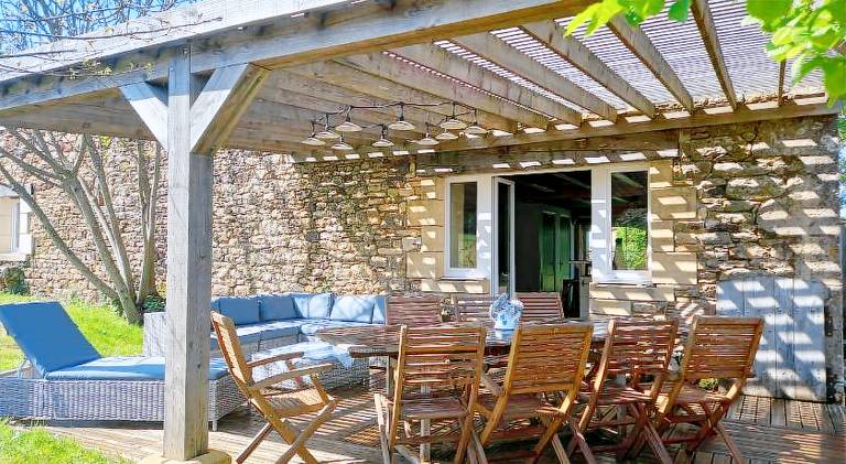 Vacation home with private pool, barbecue & garden — photo 5