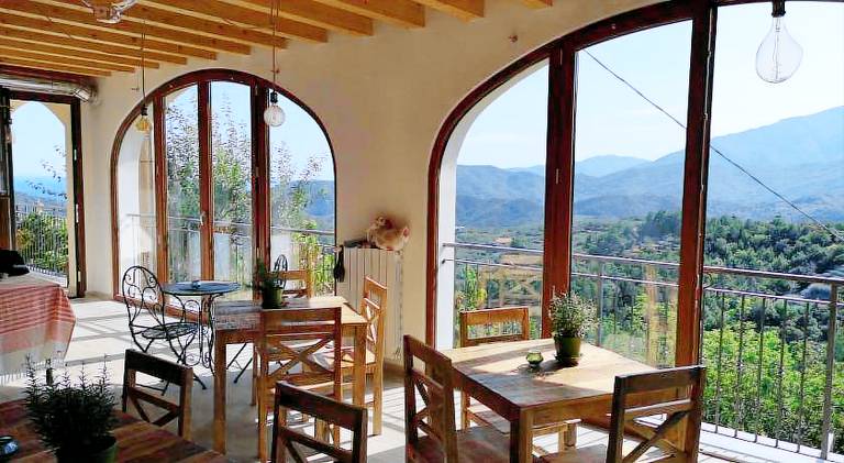 Beautiful farm with yard, terrace & hot tub | Dogs allowed — photo 3
