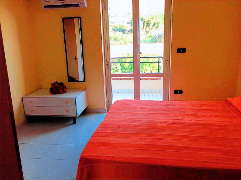 Rental apartment with barbecue & yard — photo 4