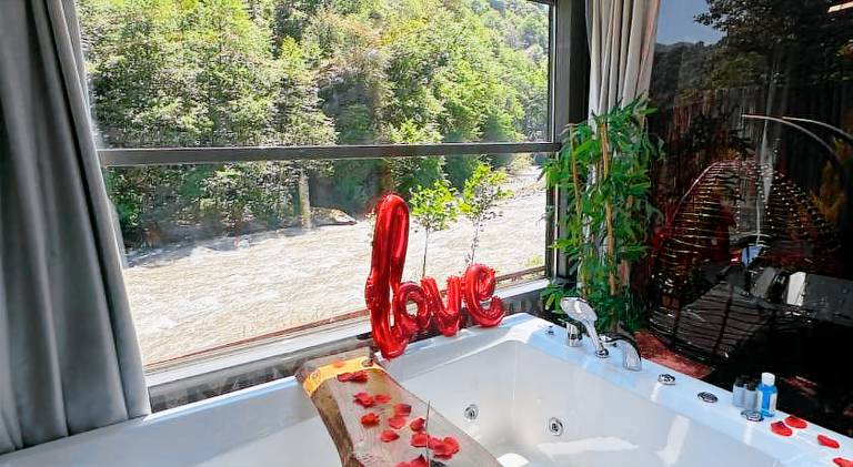 Serviced apartment with jacuzzi, patio & garden | Good for workation — photo 2