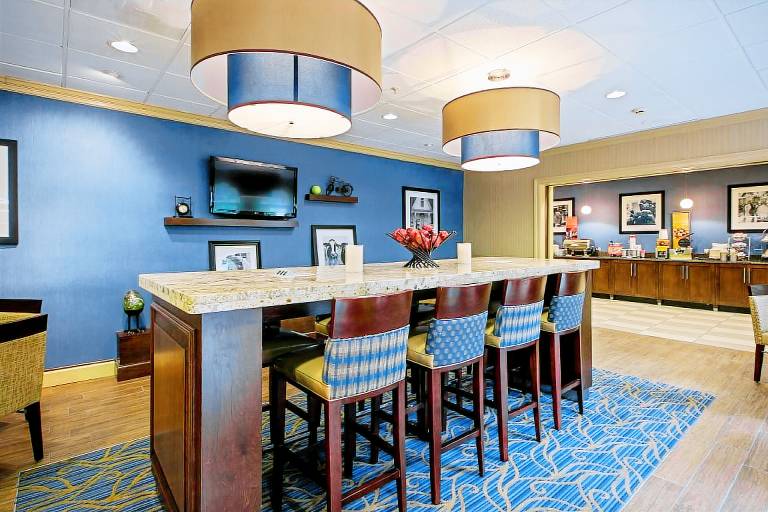Hampton Inn Salem East-Electric Road — photo 3