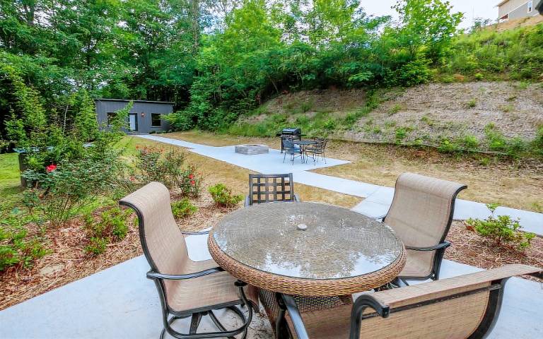 Family-friendly cabin with hot tub | Mountain view | Pet-friendly — photo 3