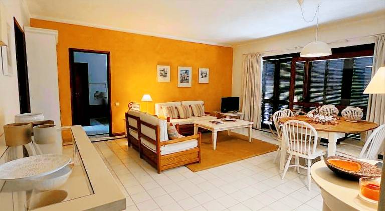 House | Beach nearby | Pets allowed — photo 2