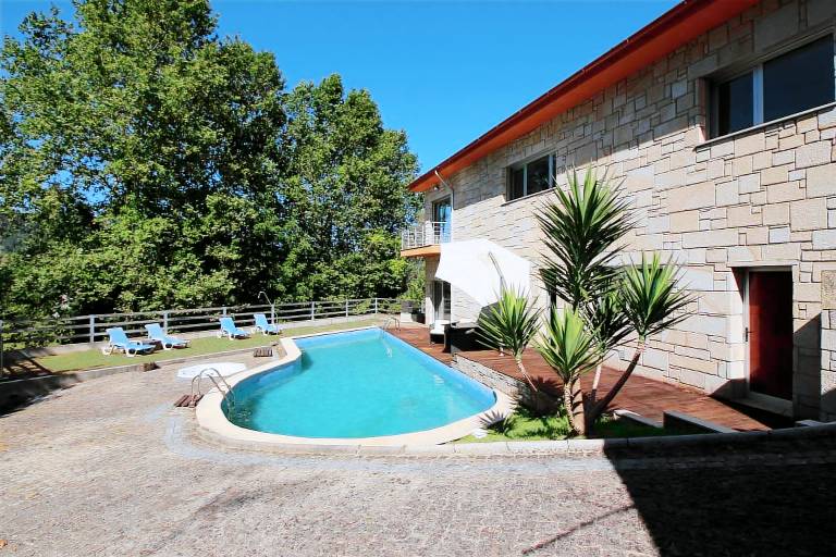 Fully equipped charming house with hot tub, barbecue & private pool | Pets allowed — photo 2