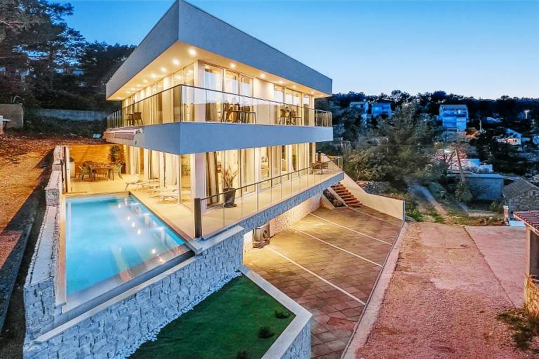 Fully equipped charming villa with hot tub, yard & private pool | Water view | Pets are welcome in Hvar