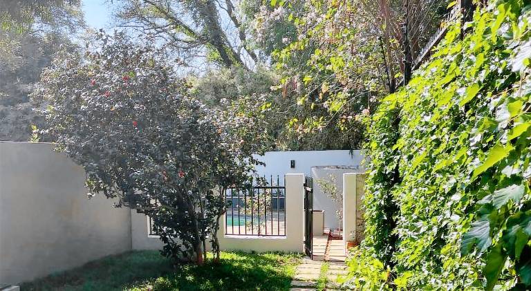 Apartment with pool — photo 5