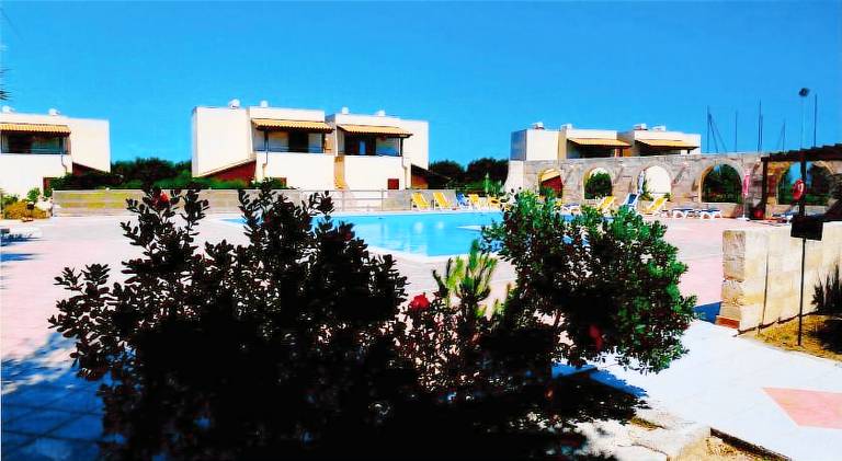 Serviced apartment with garden & pool — photo 5