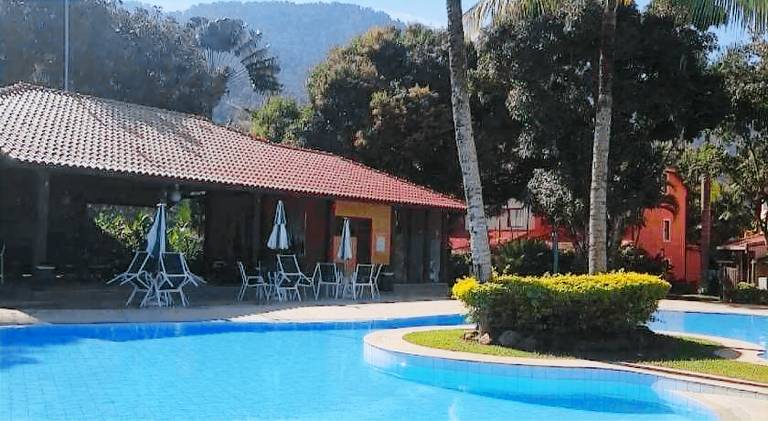 Vacation home with pool — photo 4
